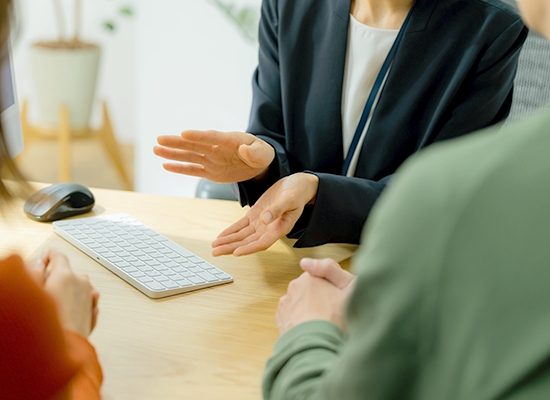 打ち合わせ風景 イメージ写真