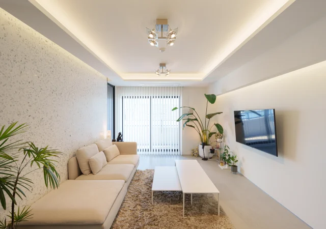 天然石タイルが映えるホテルリノベ